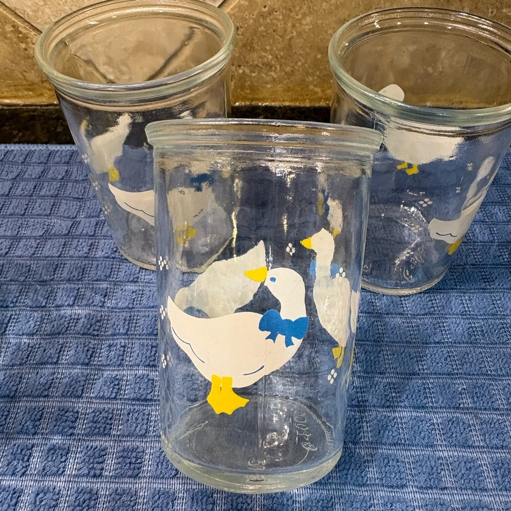 Vintage Set of 6 Clear Glass Tumblers with Goose Design - Picture 3 of 6